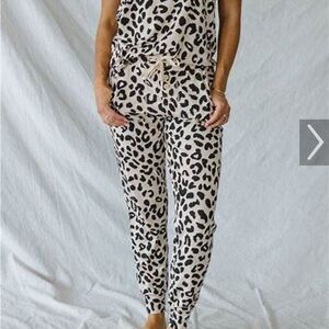 Lates Leopard Print Pajama Joggers/t-shirt in Beige/Black - Women's Sleepwear